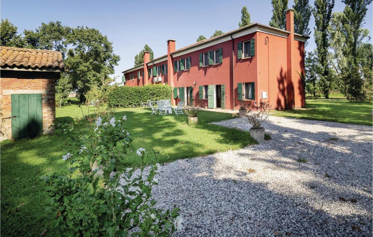 2 Bedroom Awesome Home In Taglio Di Po Ro Porto Viro Exterior foto