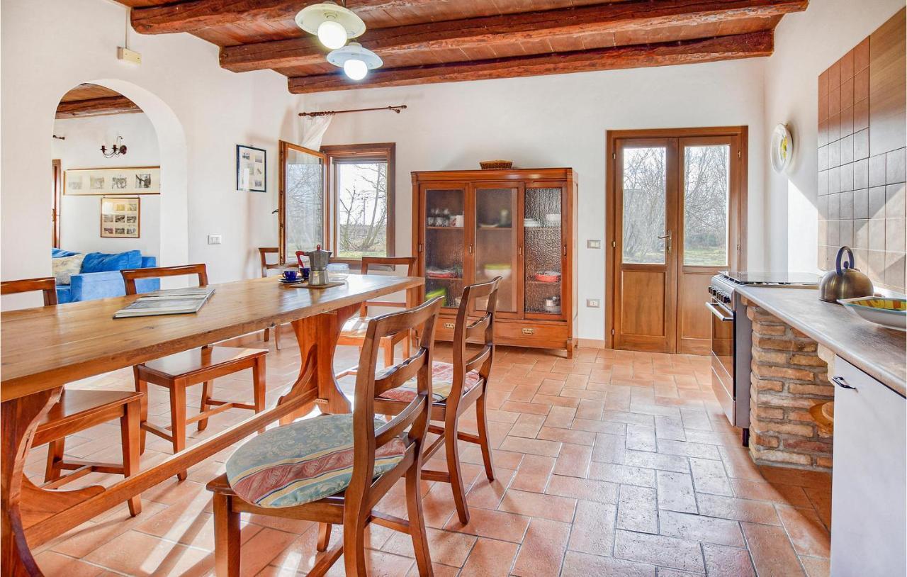 2 Bedroom Awesome Home In Taglio Di Po Ro Porto Viro Exterior foto
