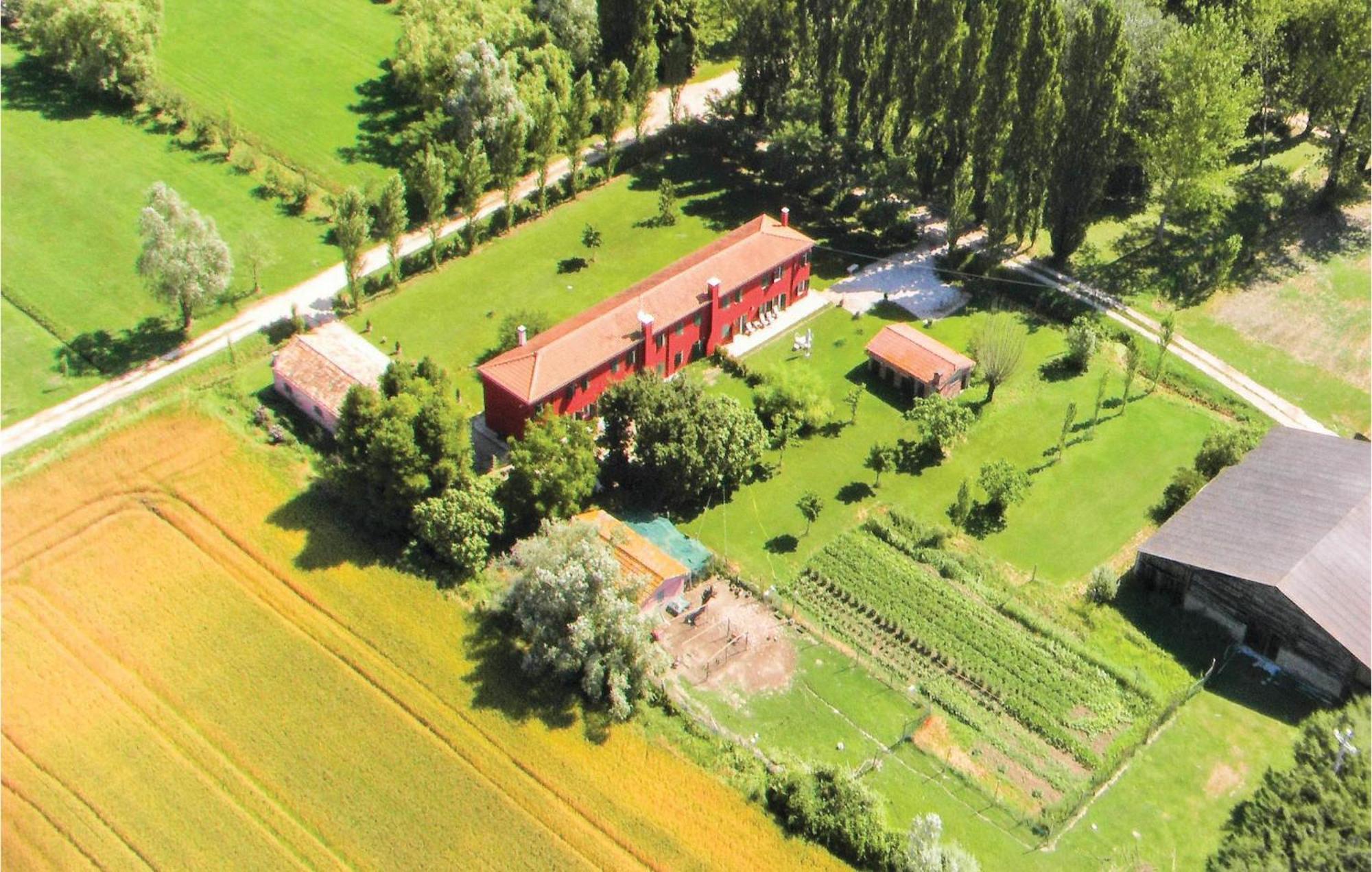 2 Bedroom Awesome Home In Taglio Di Po Ro Porto Viro Exterior foto