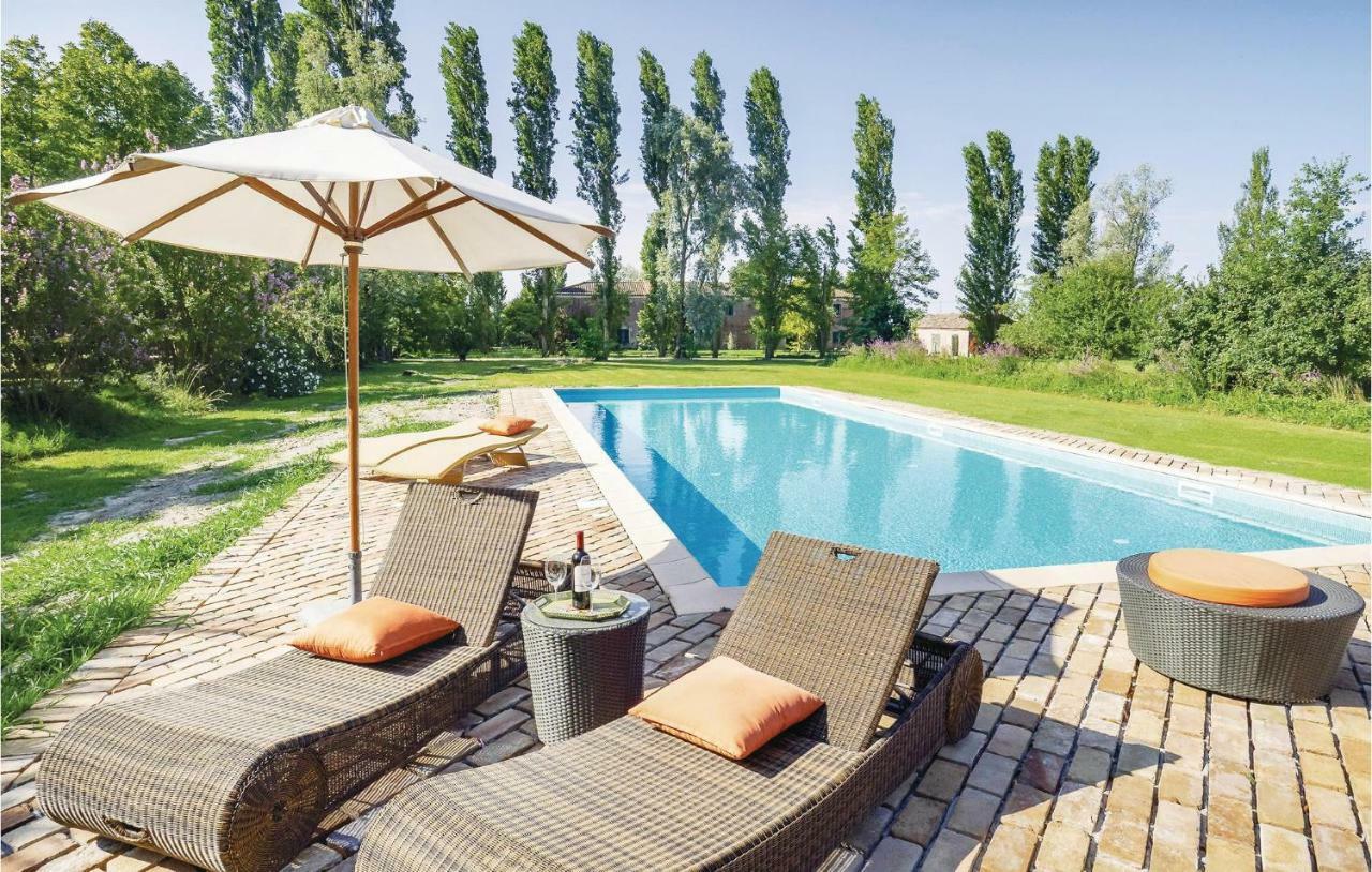 2 Bedroom Awesome Home In Taglio Di Po Ro Porto Viro Exterior foto